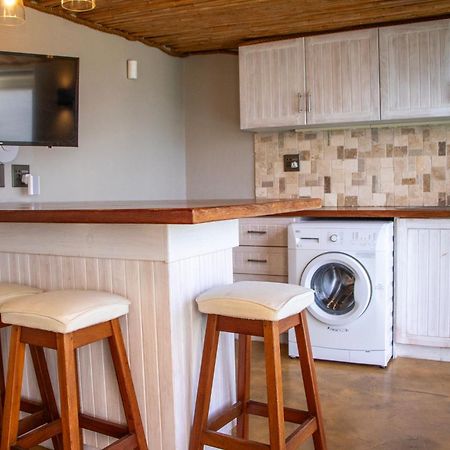 Whale Huys Luxury Oceanfront Eco Villa Gansbaai Extérieur photo