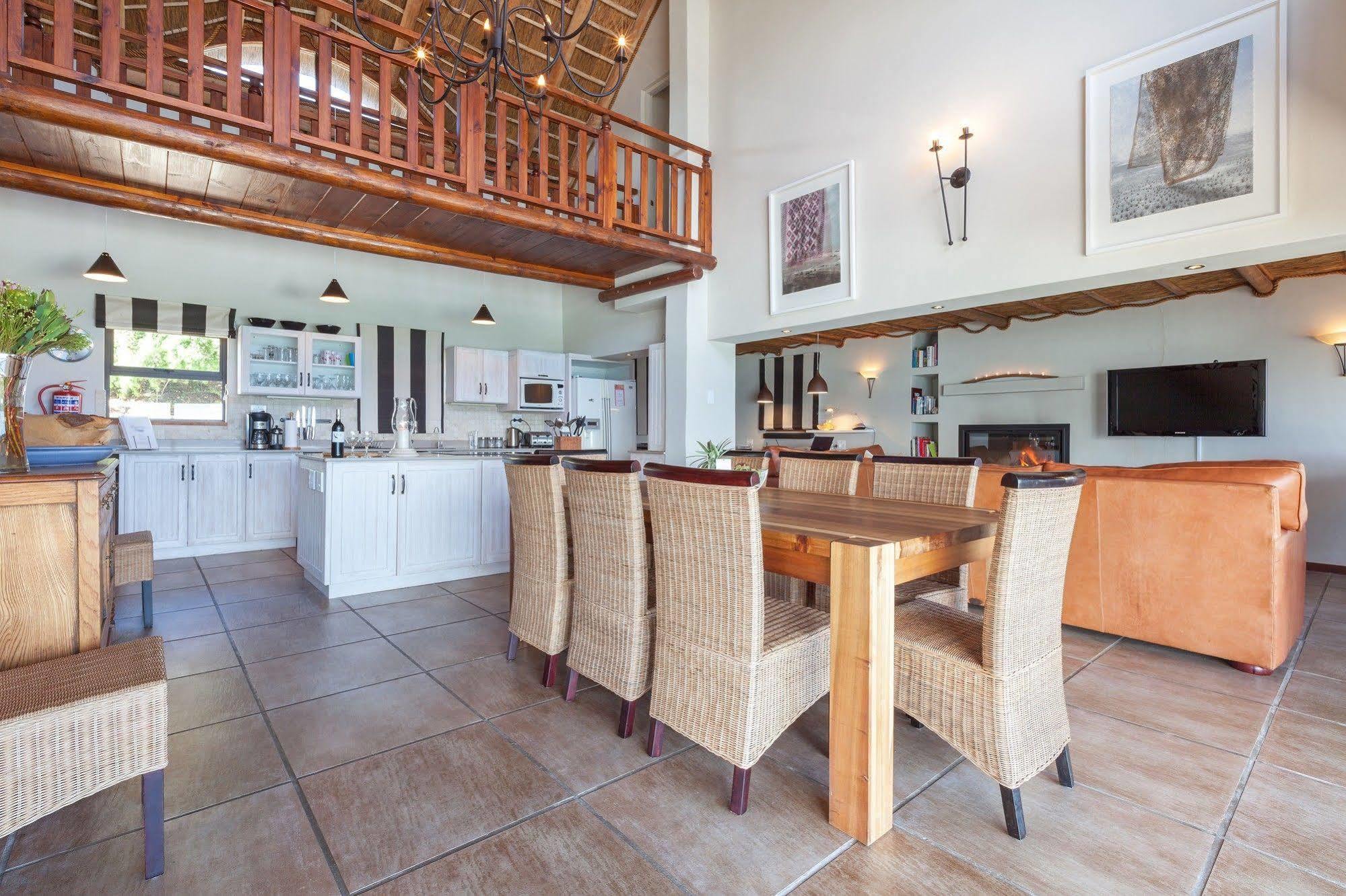 Whale Huys Luxury Oceanfront Eco Villa Gansbaai Extérieur photo