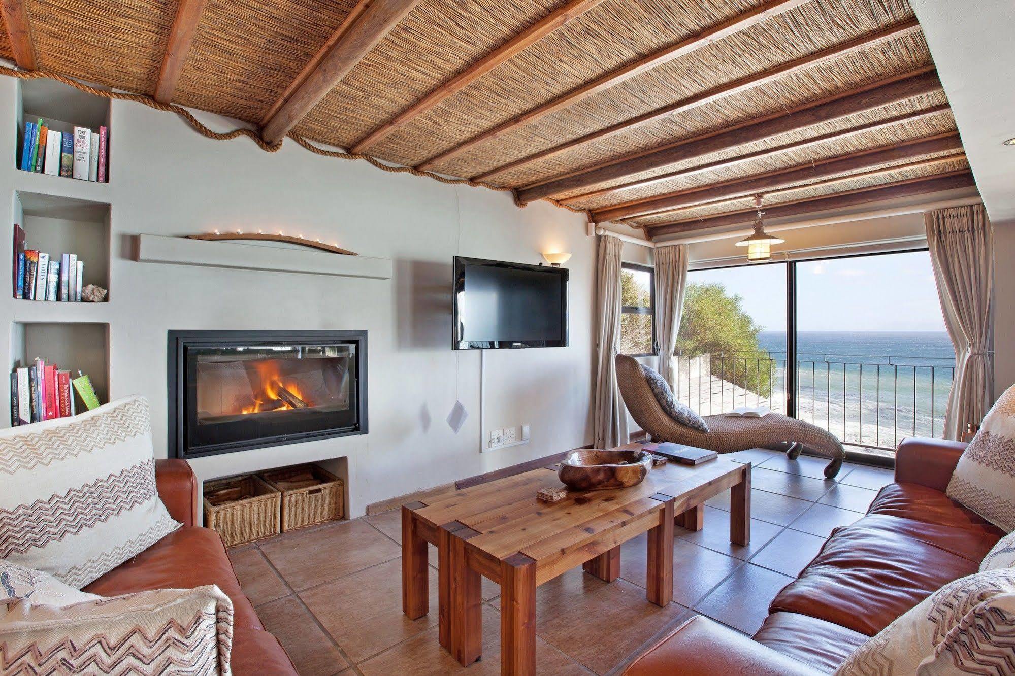 Whale Huys Luxury Oceanfront Eco Villa Gansbaai Extérieur photo
